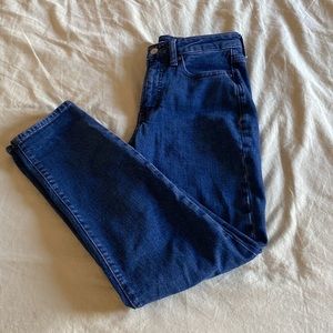 Old Navy OG Straight Jeans! Size 0. Slightly used great condition!